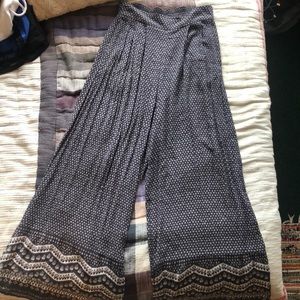 Gray Flower Patterned Flowy Pants